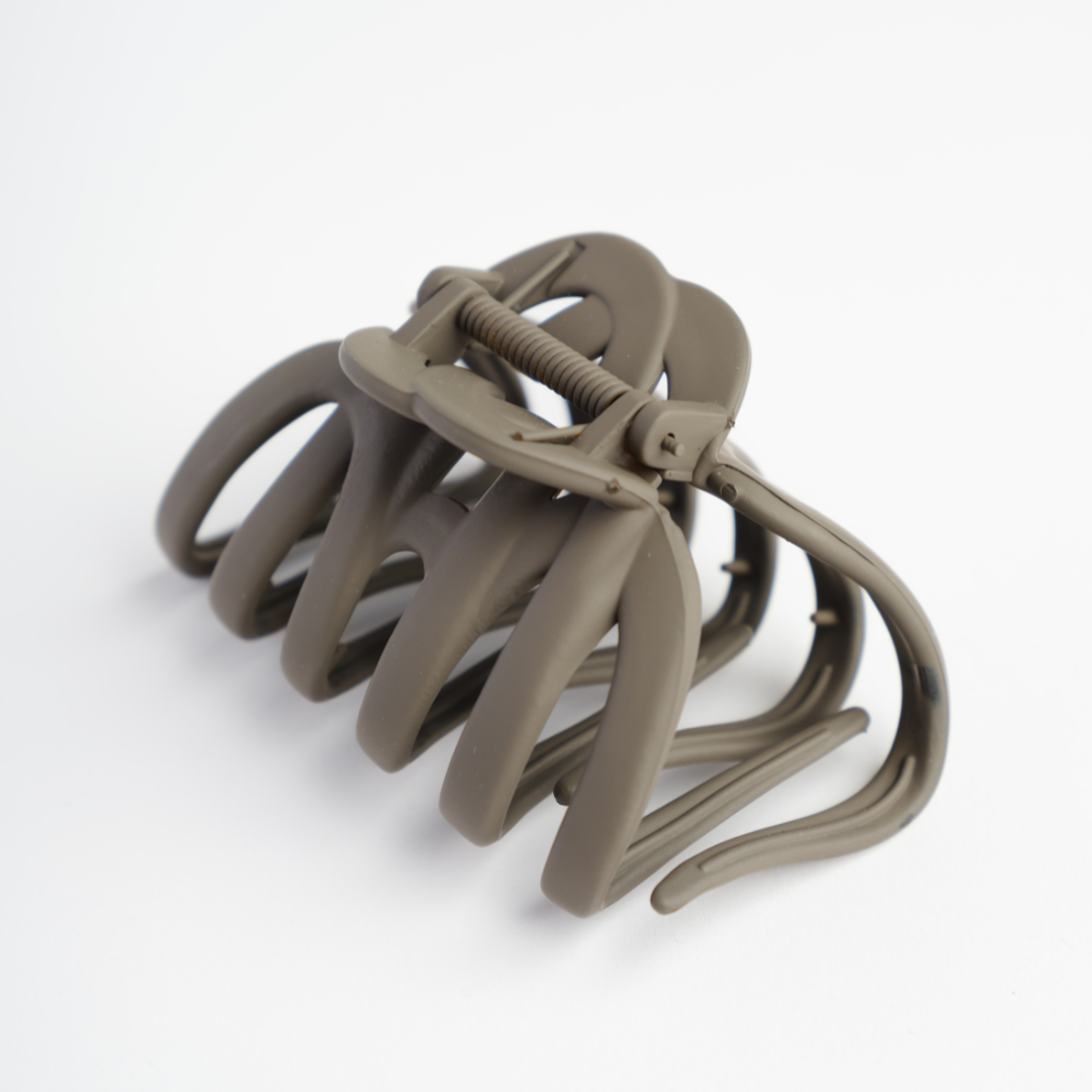 The Giant Claw Grip